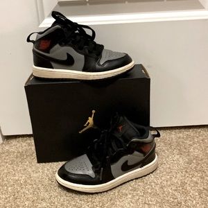 Jordan 1 Mid Black/Gym Red/Particle Gray/White Preschool Boys Size 11c